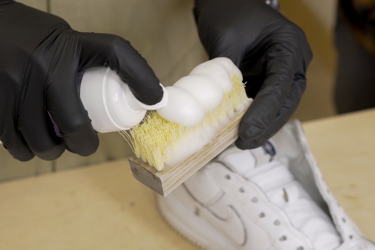 cleaning white shoes with the best methods