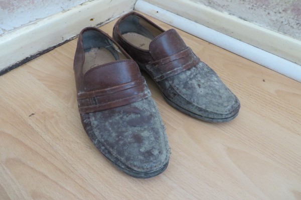 leather shoes turning white plus ways to fix it