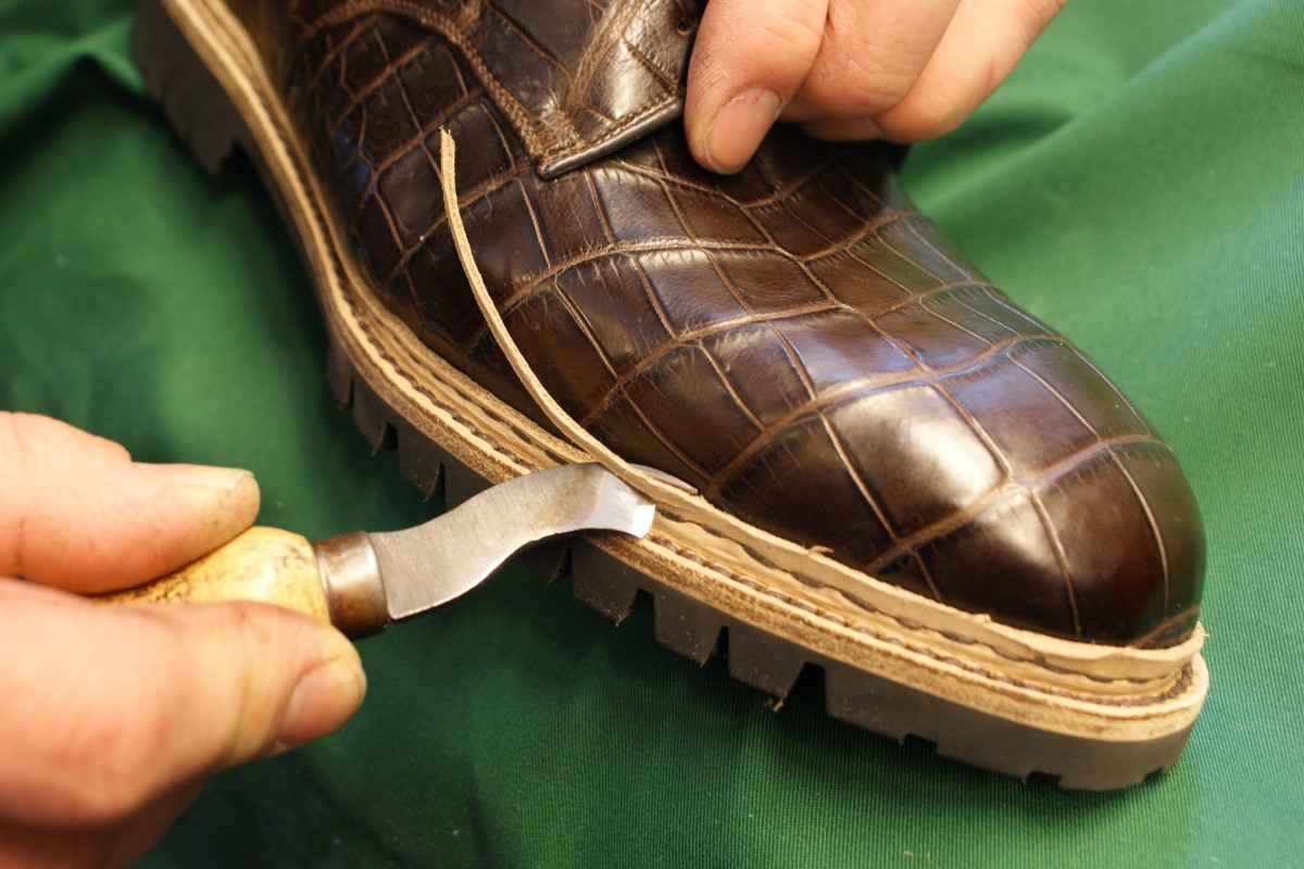 crocodile leather shoes descriptions