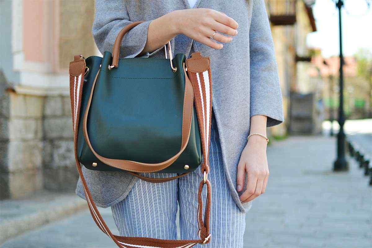  The Purchase Price of Leather tote bags + Properties, Disadvantages And Advantages 