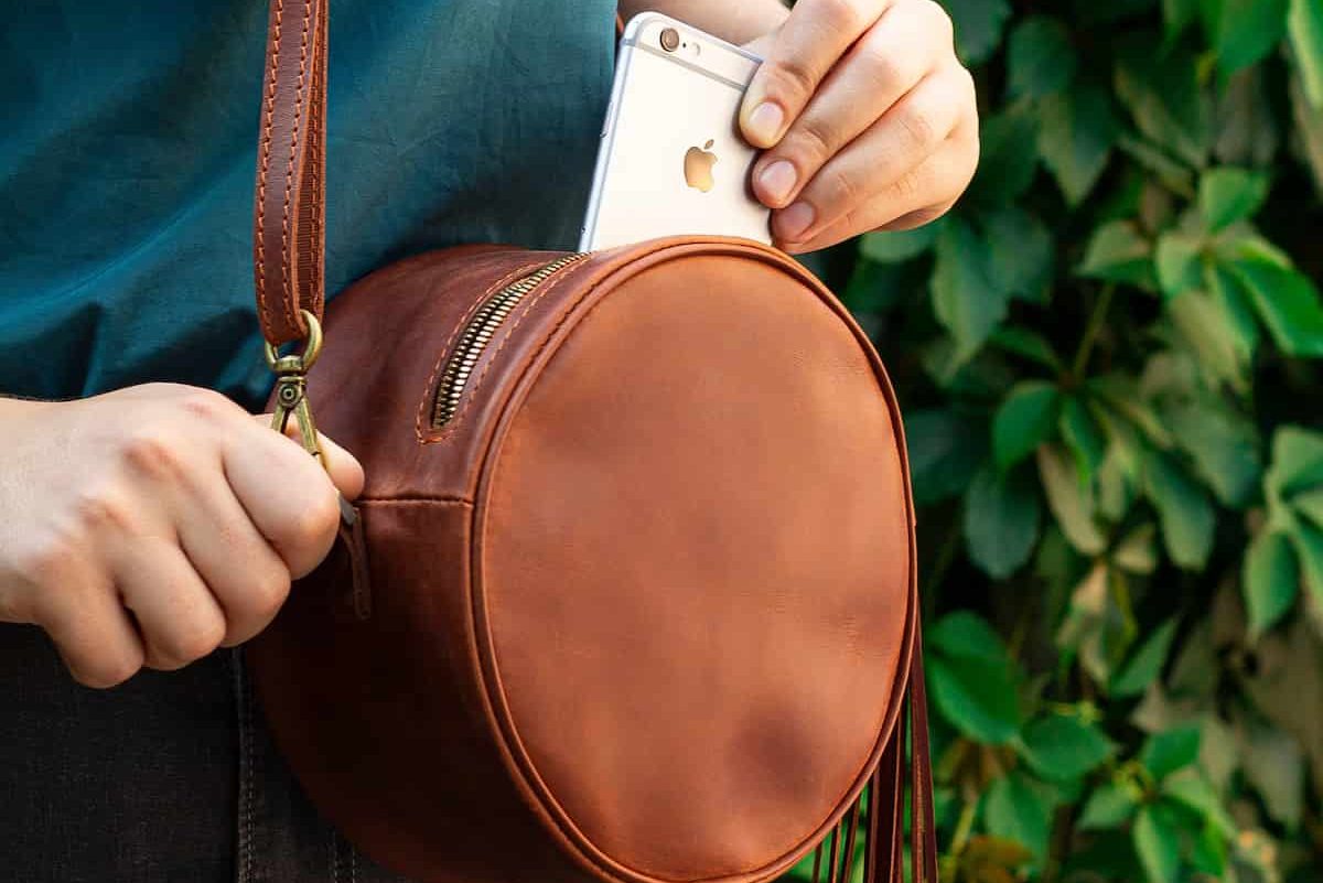  italian leather shoulder bag that is widely used 