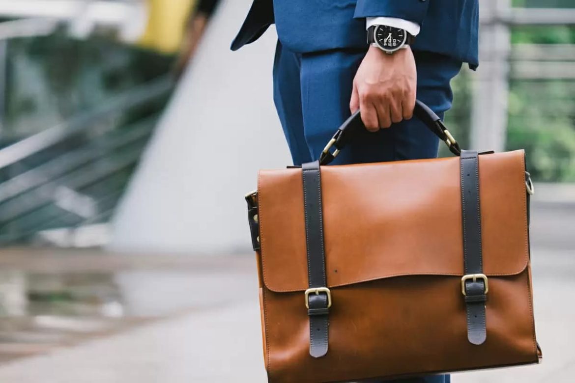 Men’s cowhide leather messenger bag + The purchase price