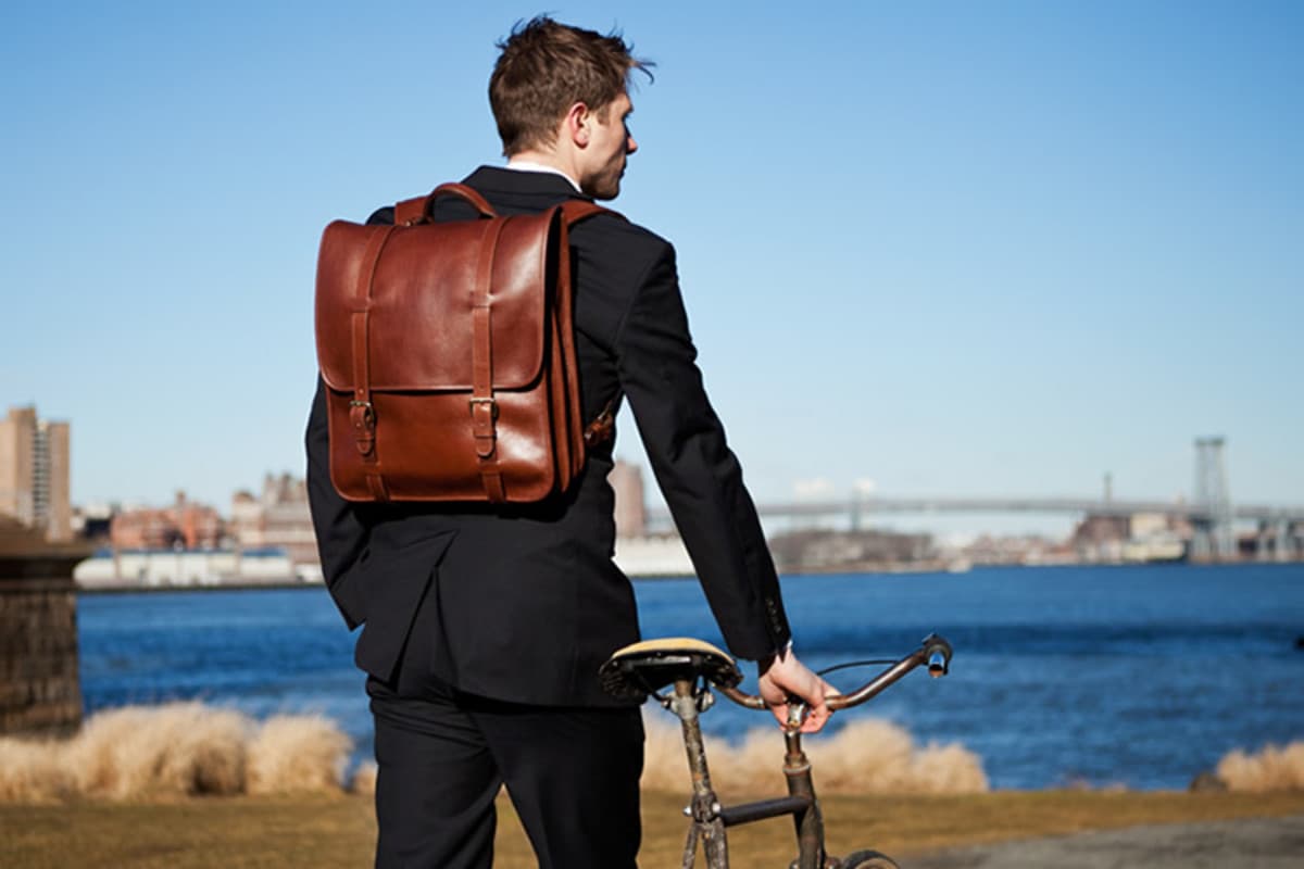  Men’s cowhide leather messenger bag + The purchase price 