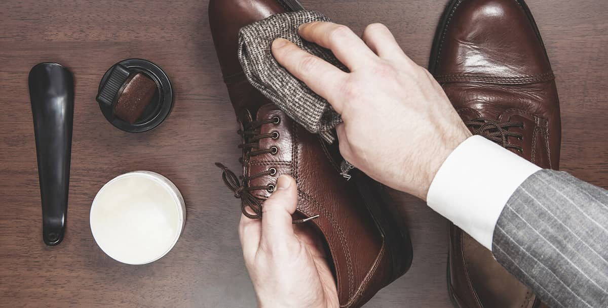  How to polish black shoes at home 