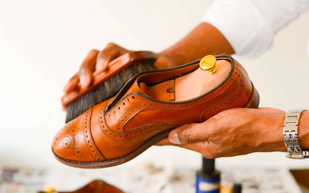  The purchase price of Handmade and Machine-Made Shoes + properties, disadvantages and advantages 