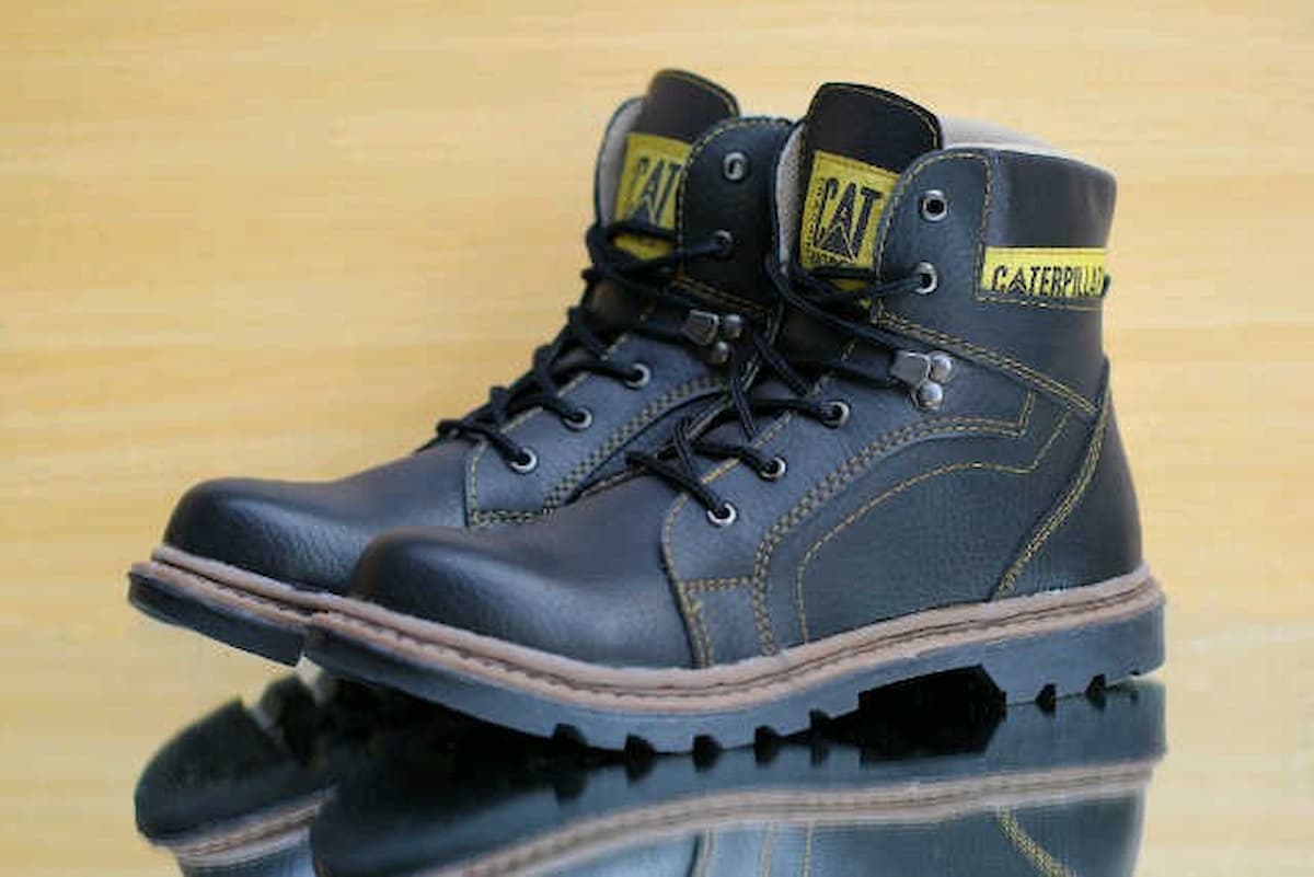  Caterpillar Safety Shoes in Pakistan; Light Different Sizes 2 Types Shoes Boots 