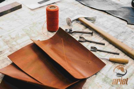 Learning to buy an Red synthetic leather shoes from zero to one hundred