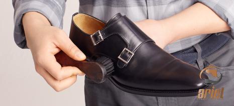 Men's casual brown leather shoes with complete explanations and familiarization