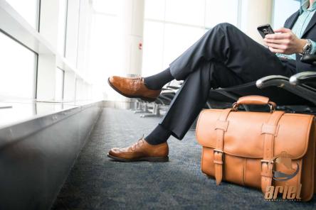 Learning to buy an leather bags for men from zero to one hundred